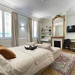 Cozy Studio Champs Elysée Arc de Triomphe 1