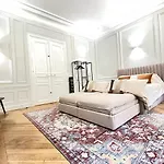 Cozy Studio Champs Elysée Arc de Triomphe 1