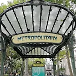 2 Room Flat In The Heart Of Montmartre