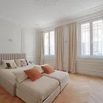Studio Quartier Champs Elysees 1