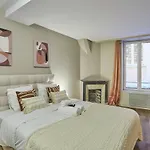 Apartment Louvre Museum By Studio Prestige
