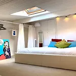 Loft D\'Artiste In Teddy Bear Neighborhood