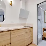 Cozy Studio In The Vibrant Heart Of Paris