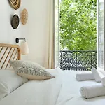 Apartment Center Of Paris By Studio Prestige