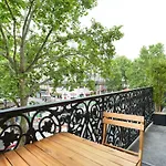 Apartment Center Of Paris By Studio Prestige