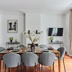 Apartment Louvre By Studio Prestige