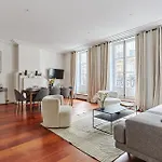 Apartment Louvre By Studio Prestige