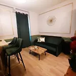 Guernica Apartment Paris Montmartre