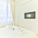 Charming 2Br - 6P - Eiffel Tower