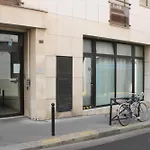 Spacious Appt Close To Place Monge