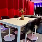 Experience Cinema Immersif Dans Appartement Renove Pres De Montmartre