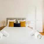 8P - 3Br Le Marais Spacious - Central - Historic Apt