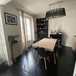 La Voisine D\'Emilie In Paris