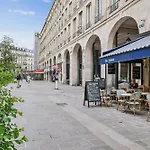 Le Louvre & Notre-Dame - Cityapartmentstay