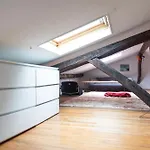 Charming Studio For Two In The 10Th