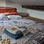 Charming Studio For Two In The 10Th