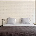 Chic Stay Near Louvre & Eiffel Tour
