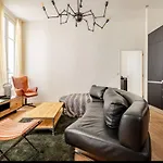 Chic Stay Near Louvre & Eiffel Tour