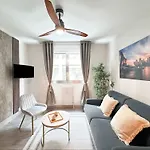 Elegant Escape Near Arc De Triomphe