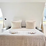 Spacious & Luxurious Apartment