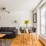 Veeve - A La Mode Retreat By The Seine