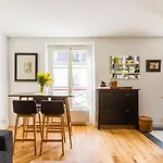 Veeve - A La Mode Retreat By The Seine