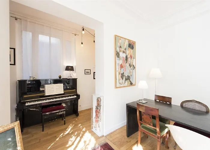 Sunshine Loft In Montmartre