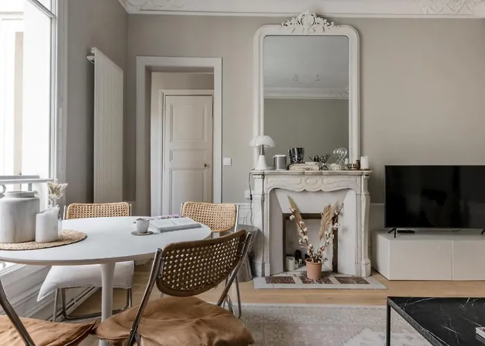 Charming Parisian Apartment - 50 M2 - Trendy 9Th District