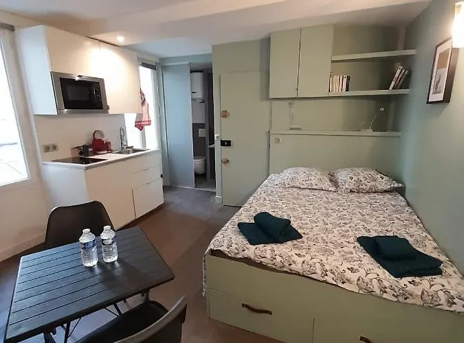 Studio Equipe Metro Abbesses A Montmartre