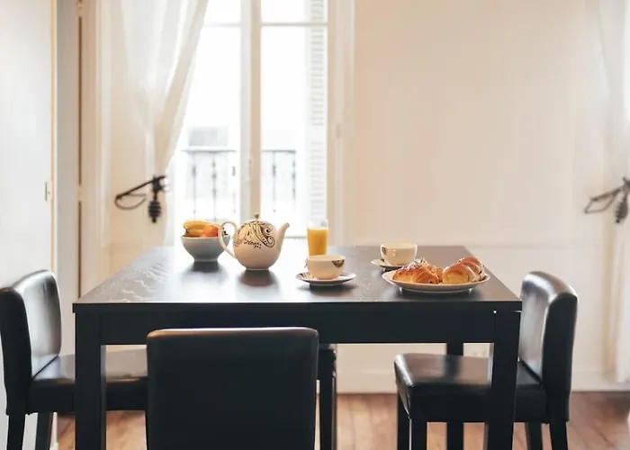 Eiffel Tower View - Republique 4 People 2 Bedrooms