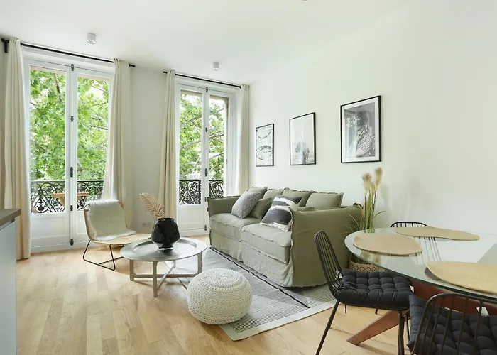 Apartment Center Of Paris By Studio Prestige