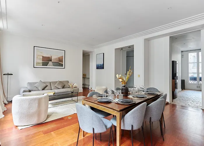 Apartment Louvre By Studio Prestige