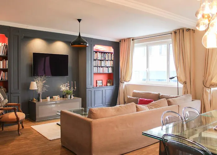Bright Apartment 2 Steps From The Eiffel Tower