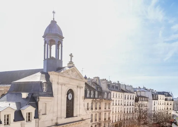 Famous Parisian Designer\'S Pied-A-Terre In Le Marais