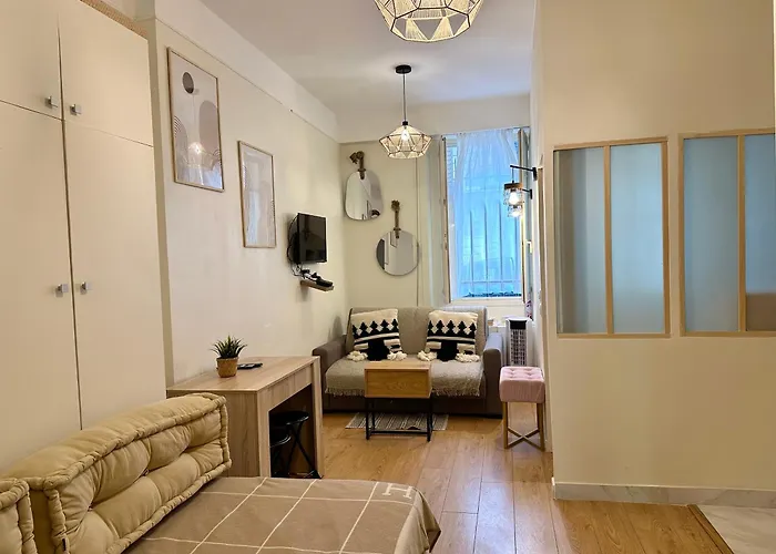 Arc De Triomphe -Marie Antoinette Garden Residence Hotel