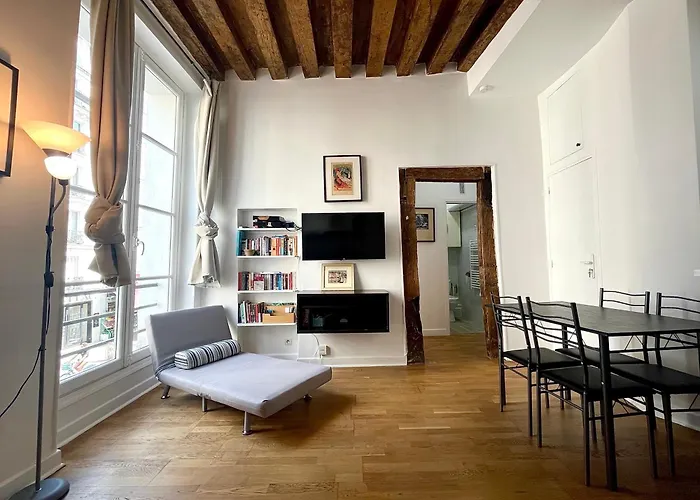 Appartement Typique Parisien Au Coeur Du Marais