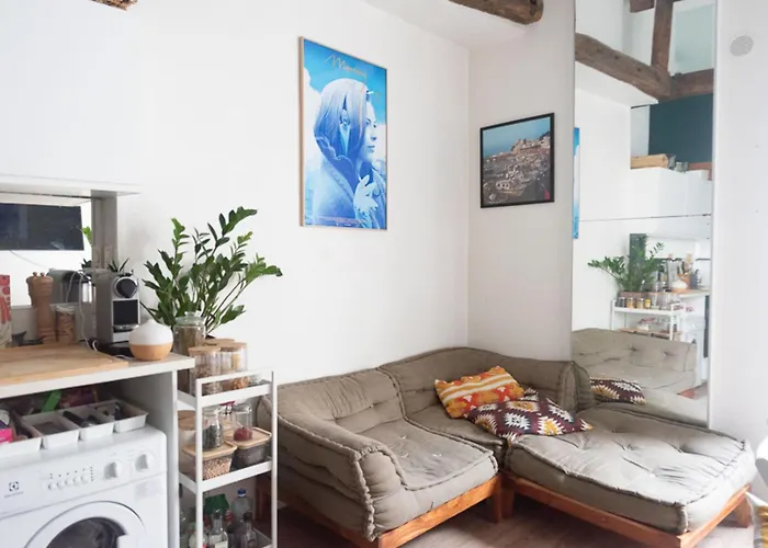 Charming Studio For Two In The 10Th