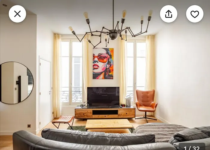 Chic Stay Near Louvre & Eiffel Tour