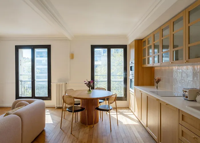 Rive Gauche Light And Elegance