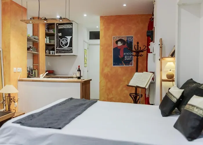 Montmartre Apartments Chagall