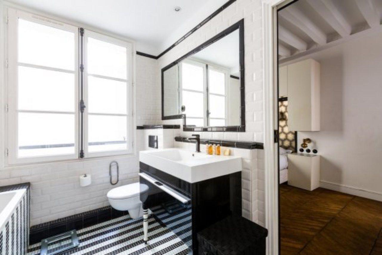 Bauhaus Magic In The Marais Appartamento Parigi
