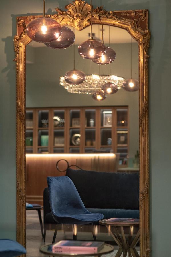 Lyric Opera Hotel