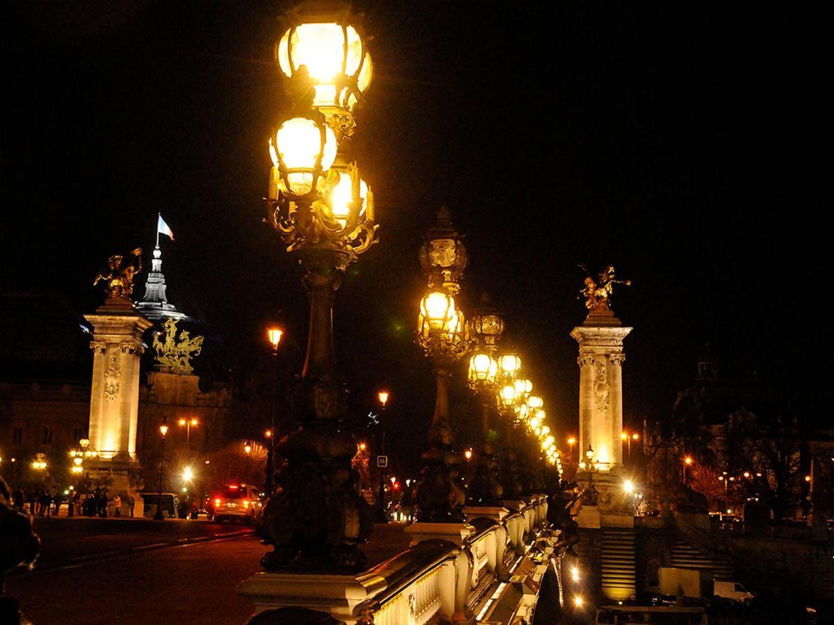 Eiffel Tower-alma Paris