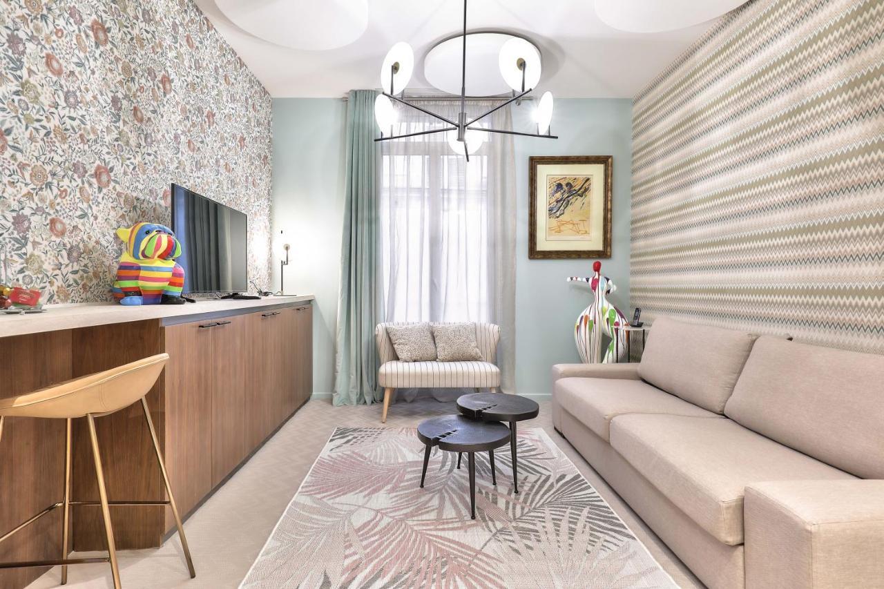 33 Marbeuf 4* Paris