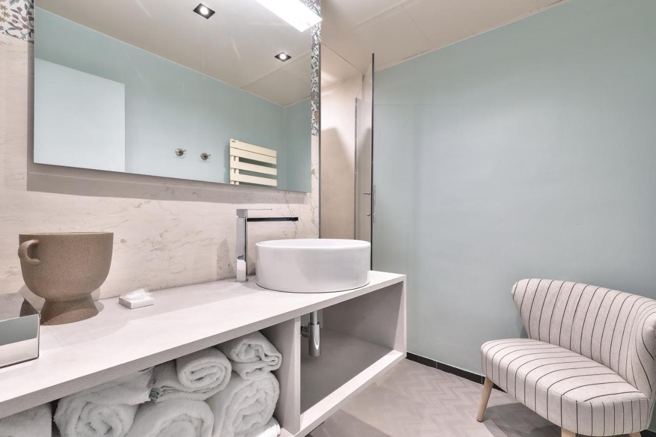 33 Marbeuf 4* Paris