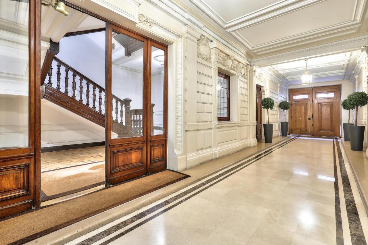 33 Marbeuf Aparthotel Paris
