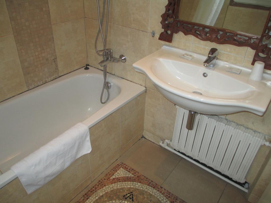 Camelia Prestige - Place De La Nation Hotel 2*