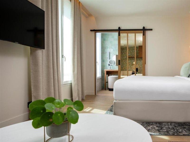 Des Champs-elysées Hotel