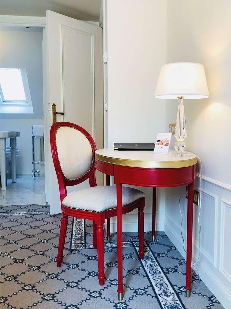 Mayfair Paris