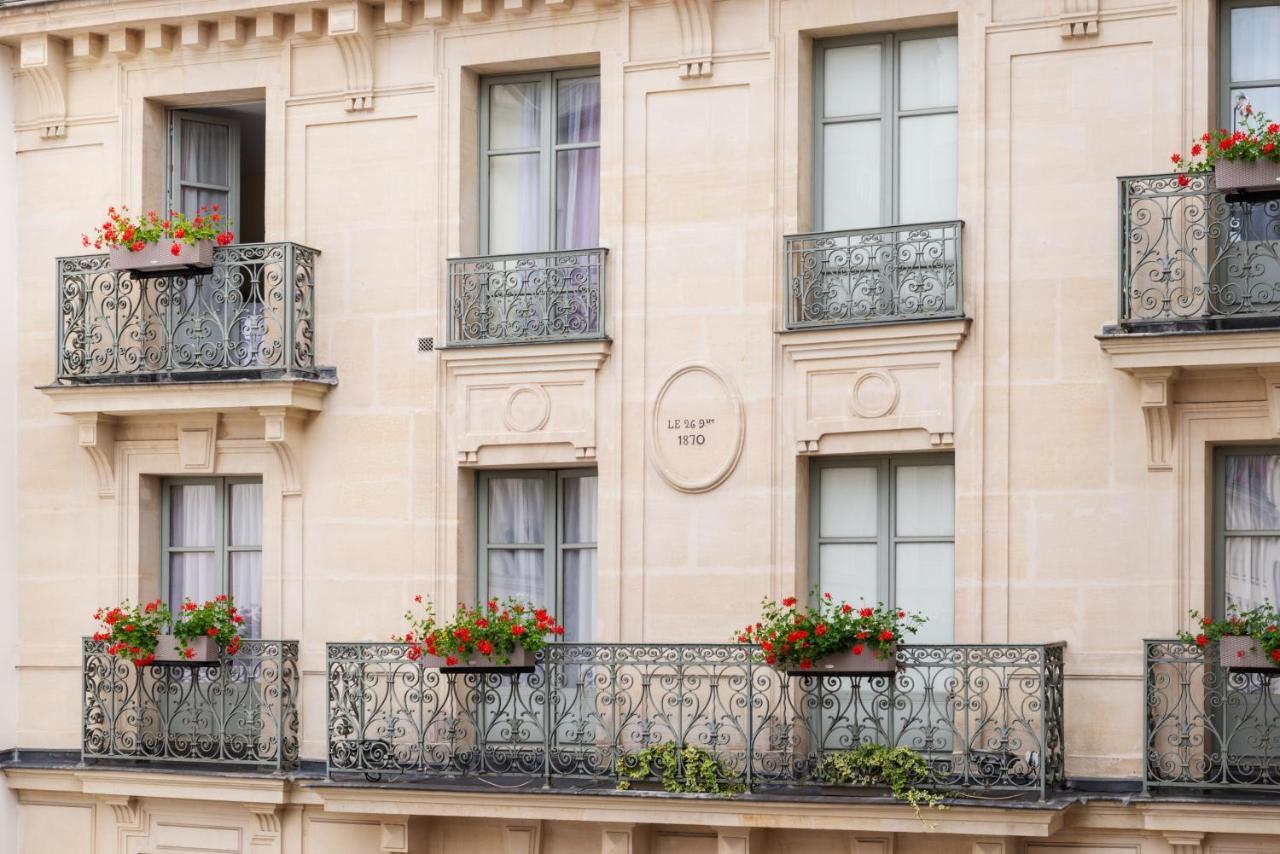 Aston Paris
